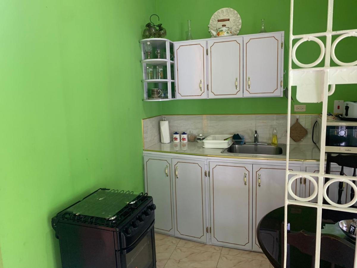 Shalom Suite 2, Manor Park Kingston Luaran gambar