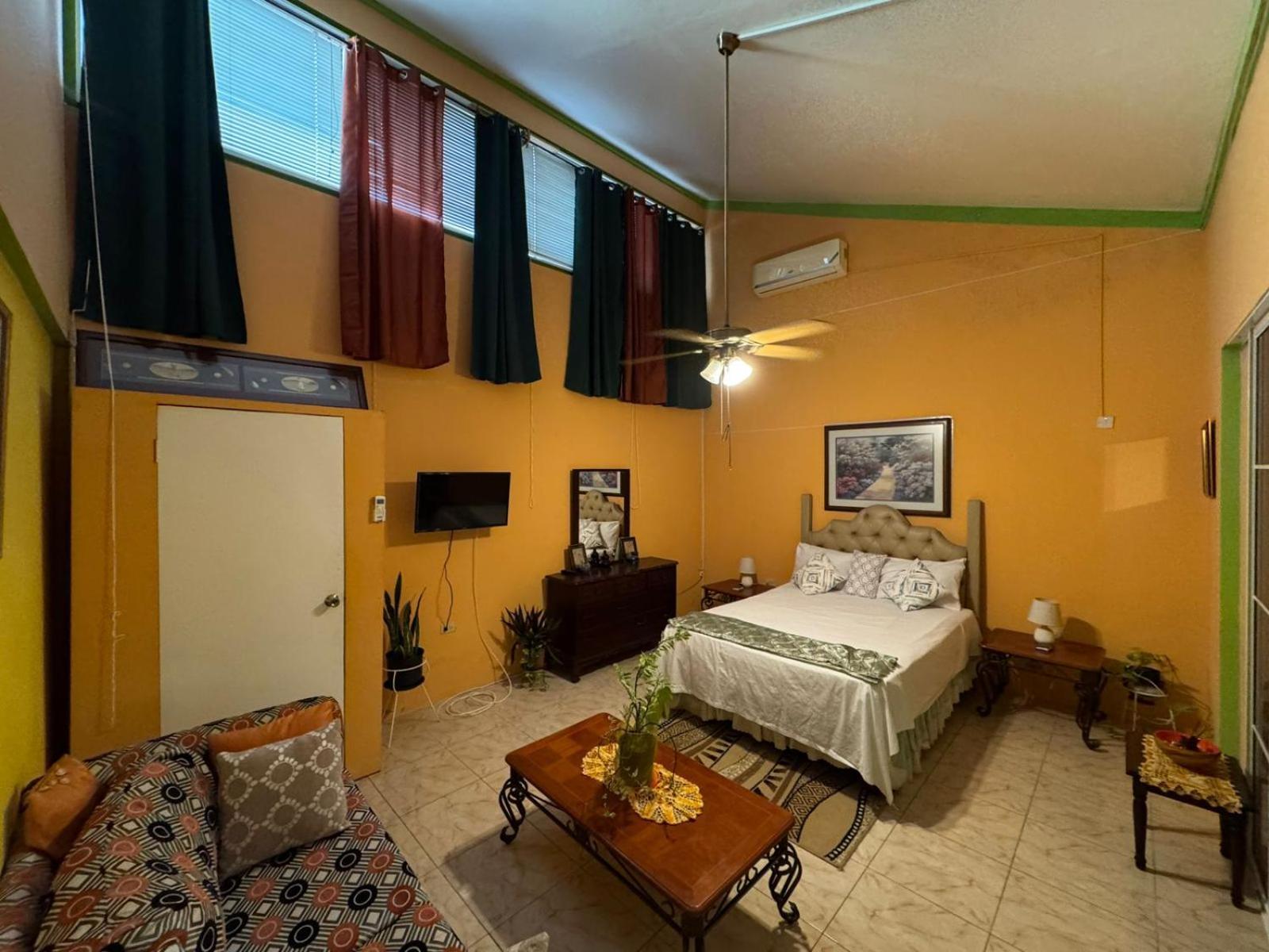 Shalom Suite 2, Manor Park Kingston Luaran gambar